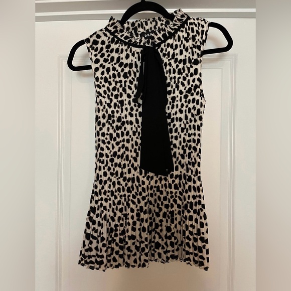 DKNY pleated sleeveless blouse - Picture 3 of 3